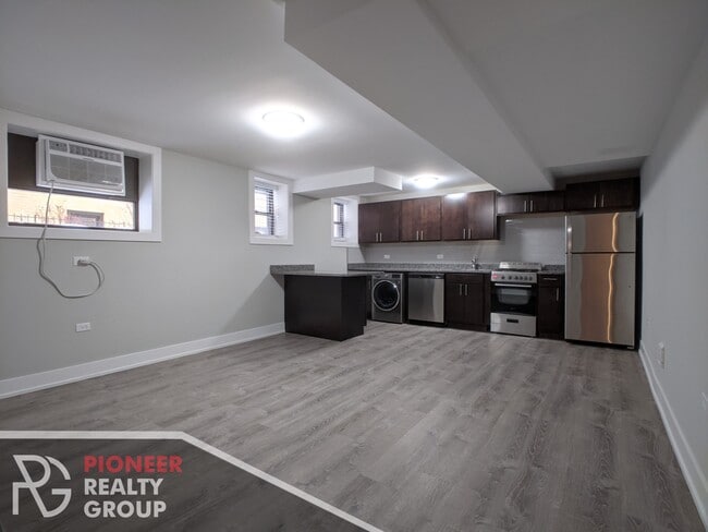 Building Photo - 437 W Belden Ave Rental