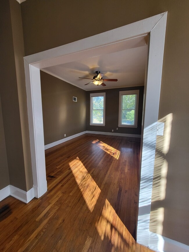 Photo - 41 S McLean Blvd Unit #3 upstairs