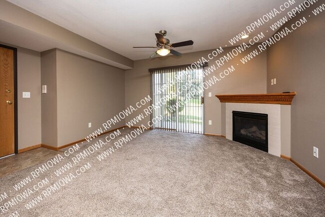 Photo - 701 SE Dovetail Rd