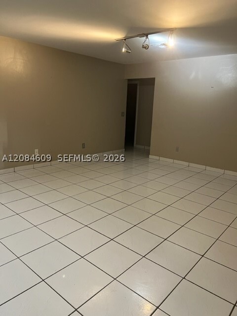 103 SE 5th St Unit b