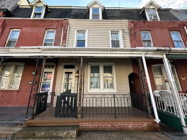 Photo - 139 Coral St