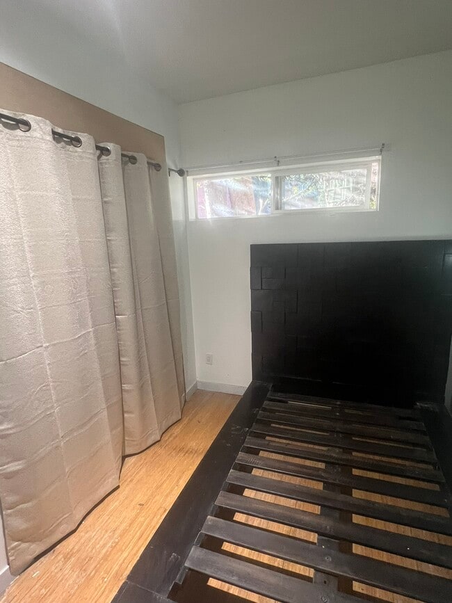 Dormitorio - 2330 Effie St