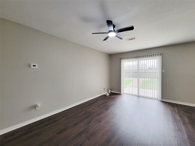 Photo - 6439 Oaknut Dr