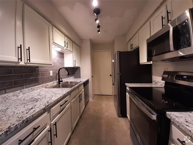 Building Photo - 9700 Leawood Blvd Unit 1105 Rental