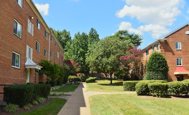 Hillwood Manor Apartments