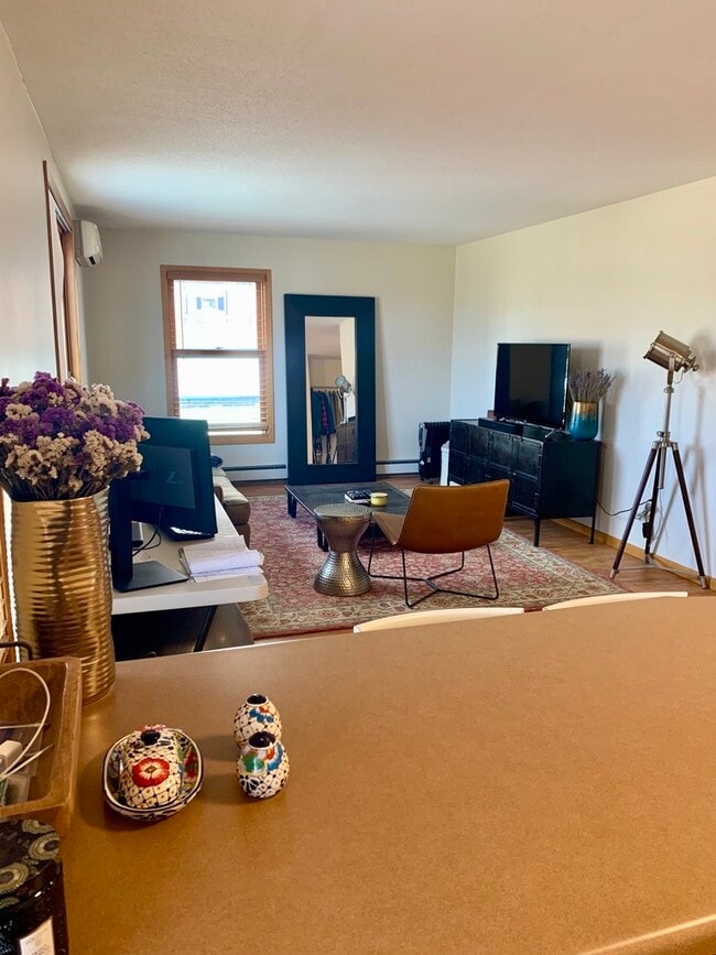 Photo - 2050 St Clair Ave Unit 2e