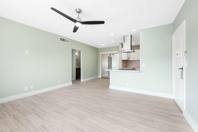 Photo - 5700 NE 22nd Way Unidad 321