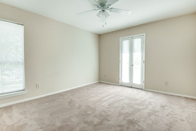 1BR, 1BA - 645 SF - Bedroom