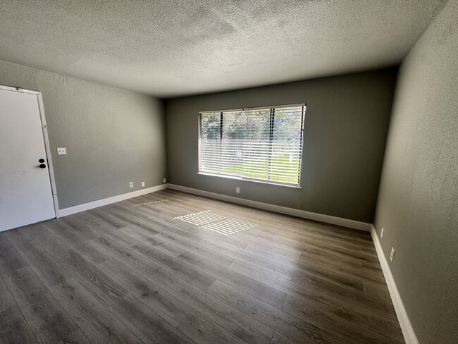 Building Photo - 6724 Plymouth Rd Unit 38