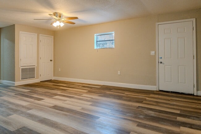 Photo - 129 W Church St Unit 2