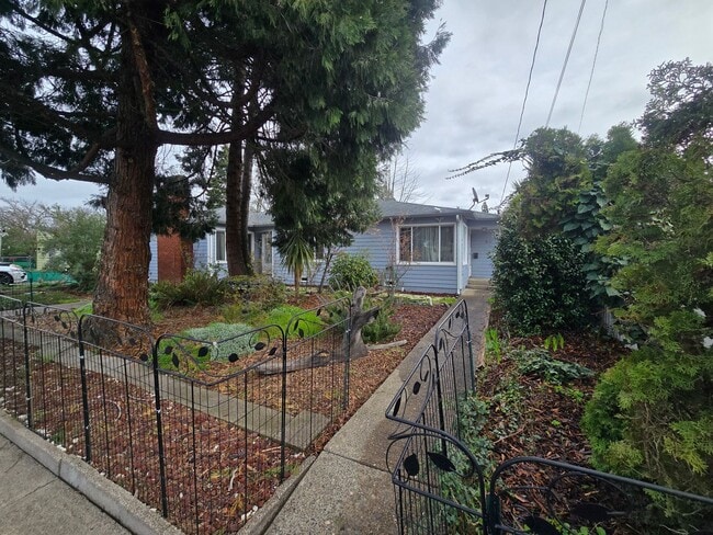 537 W Ballf St Unit ES-0000 - 537 W. Ballf