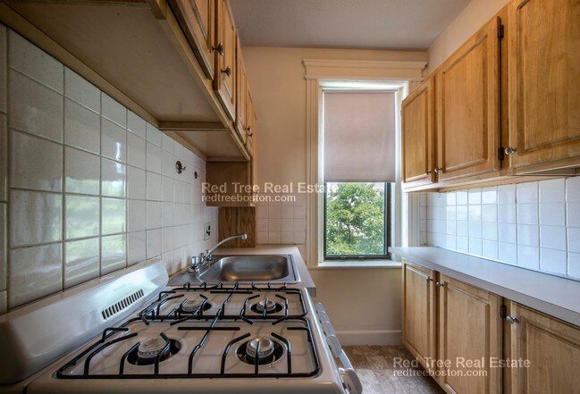 Building Photo - 1148 Commonwealth Ave Rental