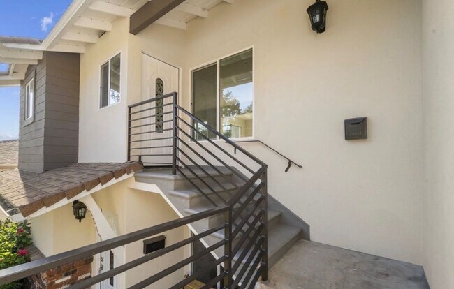 Building Photo - 1881 Verdugo Loma Dr