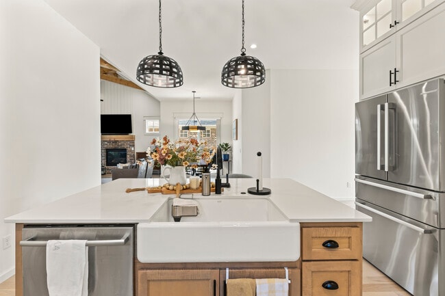 Photo - 1901 Plaza District Dr