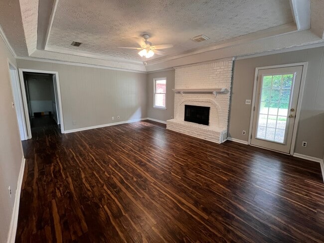 Photo - 107 Ledyard Dr