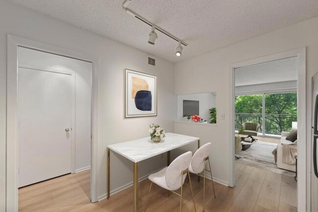 Photo - 210 W Grant St