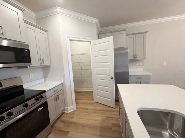 21194 Teluga Ave