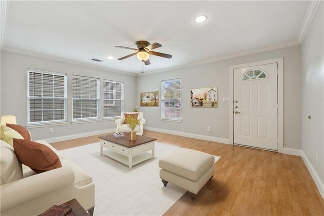 Photo - 714 E 45th St Unidad 714 E 45th St