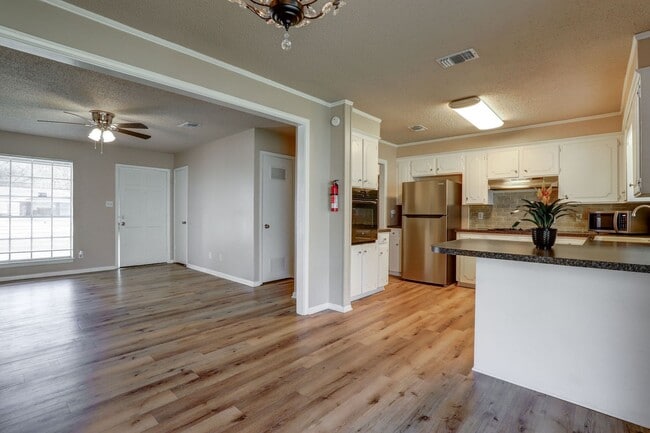 Photo - 3 Bedroom 1.5 Bathroom Ranch House