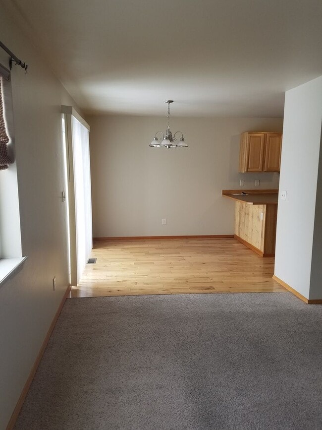 Photo - 3 Bed 2.5 bath Townhouse in Belgrade.