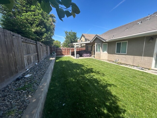 Photo - 2464 Oak Crest Dr