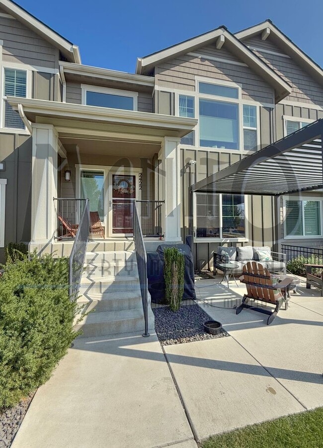 Building Photo - Beautiful Kendall Yards Townhome