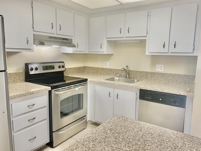 Building Photo - 4325 Oak Terrace Dr