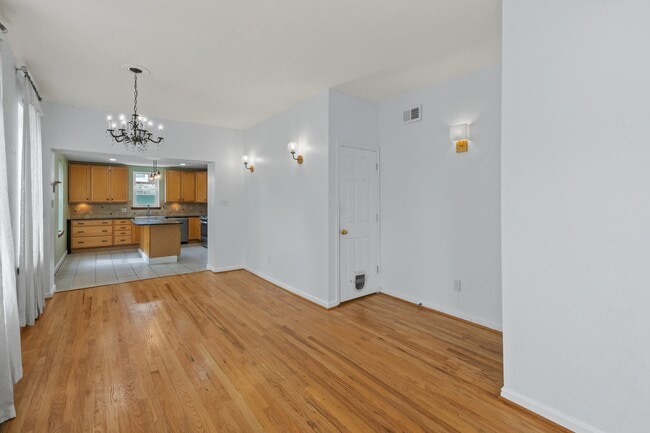 Photo - 642 S Linwood Ave