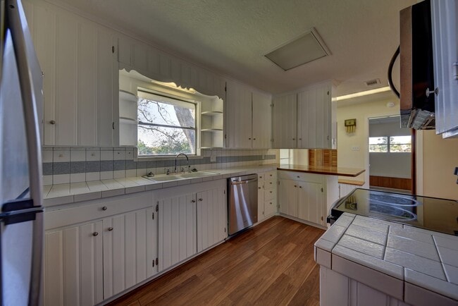 Photo - 415 Silliman St