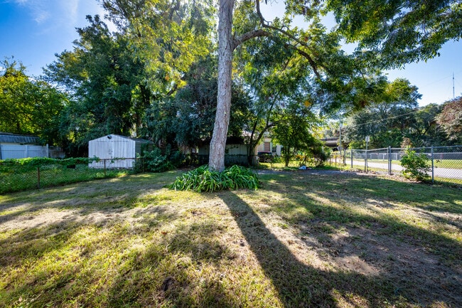 Photo - 1602 Wambolt St