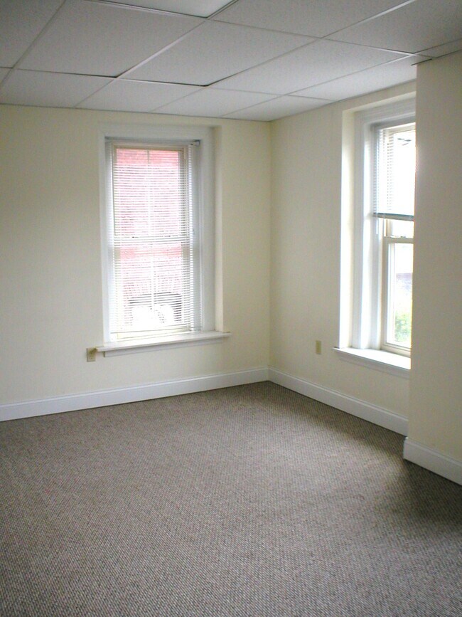 Photo - 725 W 3rd St Unit 2