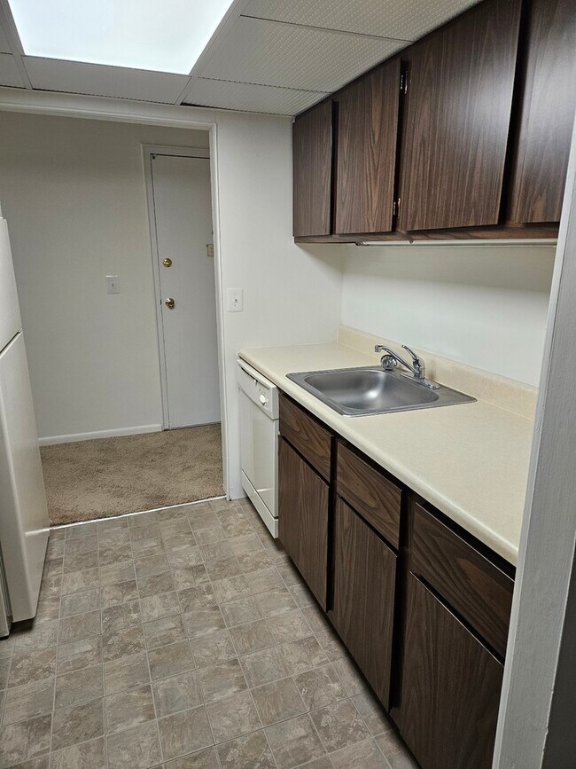 G34 Kitchen Dining Room Side - Lake Club Apartments