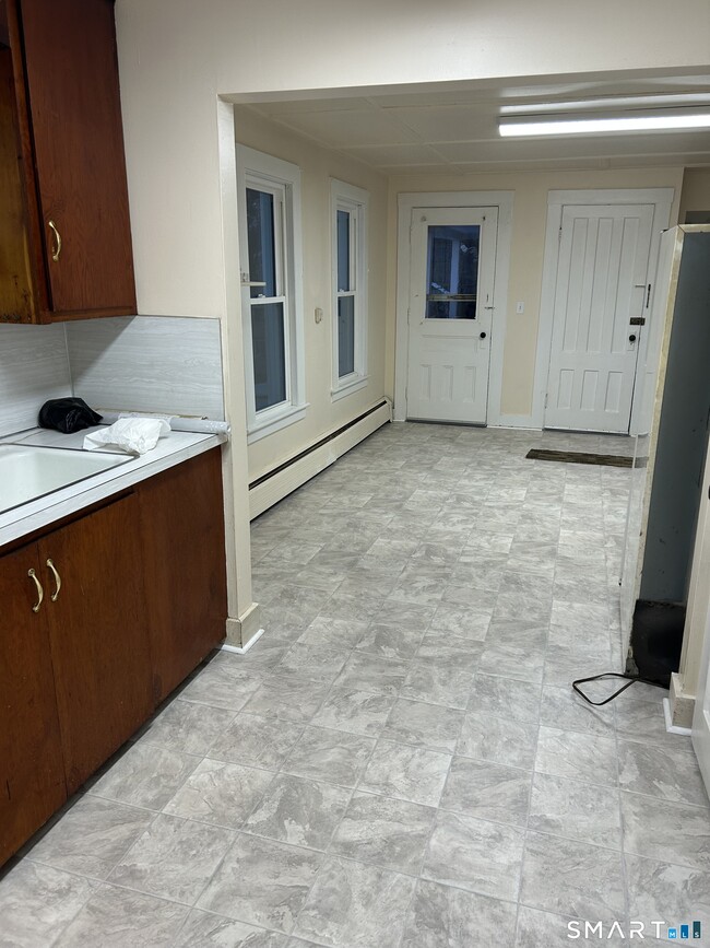 Photo - 63 Woodbine St