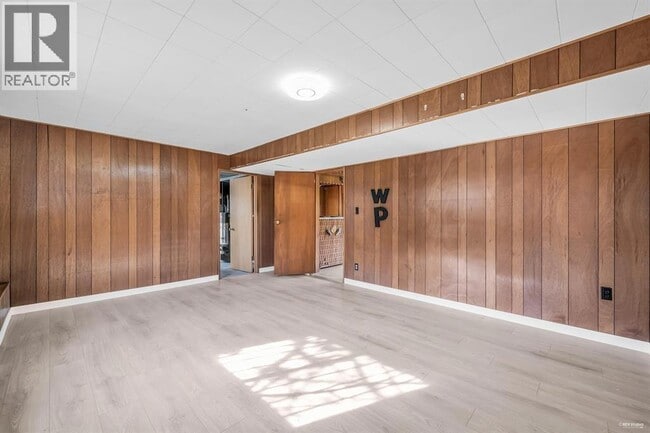 Photo - 8620 Camden Crescent