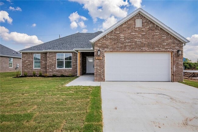 Photo - 300 White Oak St