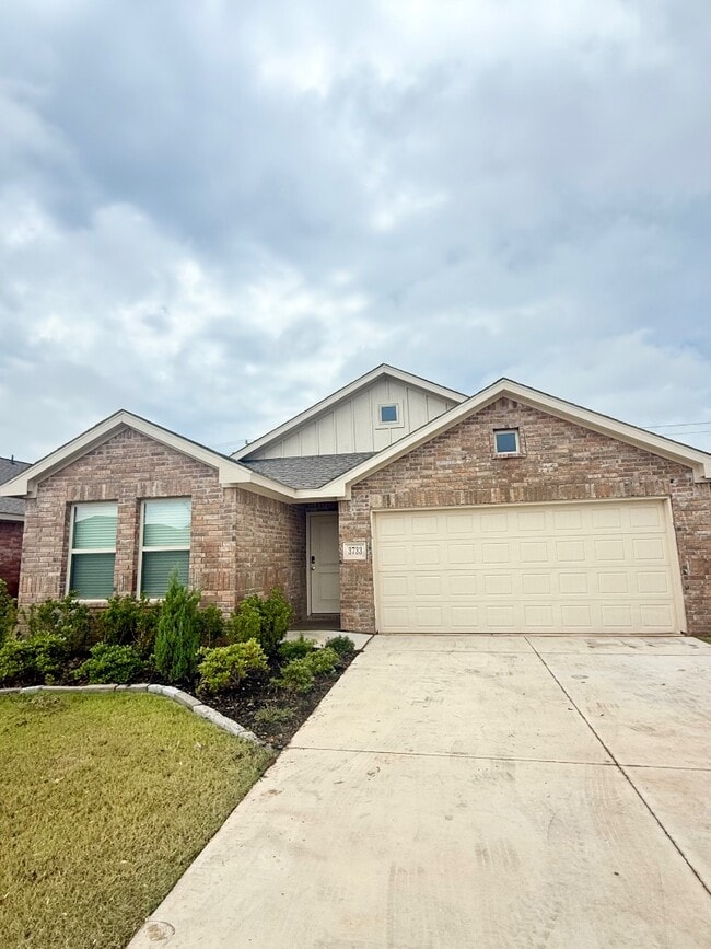 Photo - 3733 Palmetto Blf Dr