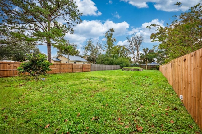 Photo - 256 Vernis Ave