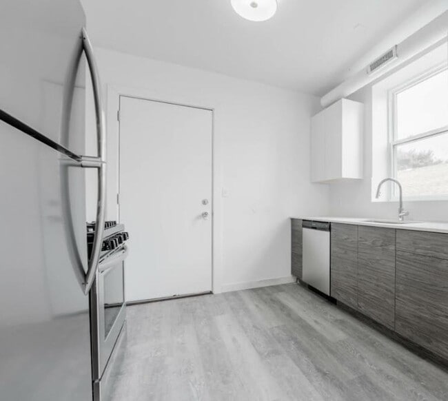 Photo - 1712 W Glenlake Ave