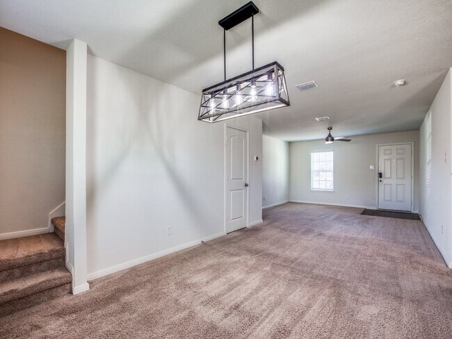 Photo - 6528 Chevlar Pass