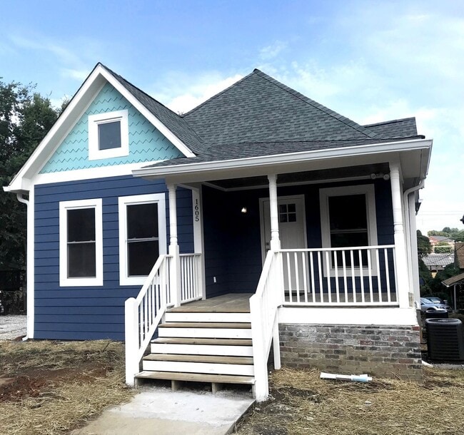 Building Photo - 7BR/5BA Home in Fort Sanders | Walk to UTK...