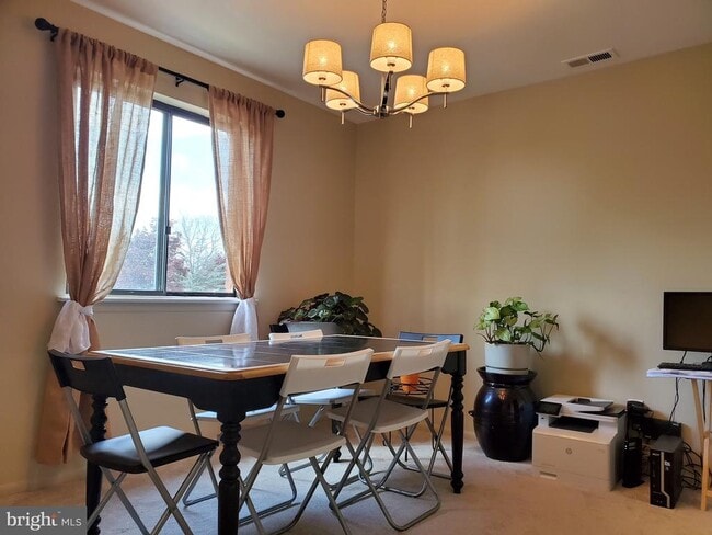 Photo - 1100 Lisadale Cir Unit 2D