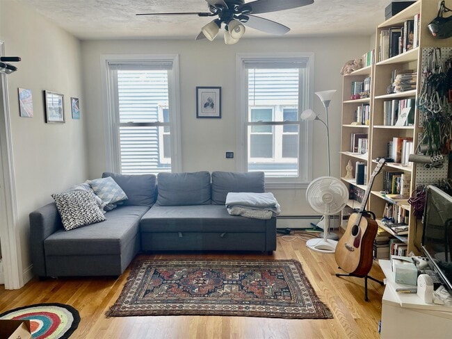 Photo - 379 Columbia St Unidad 2