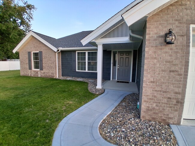 Photo - 1421 W Todd Ln