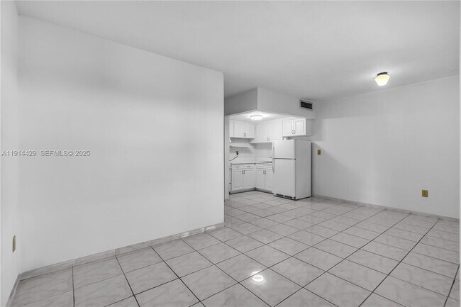 Photo - 1330 W 54th St Unit 302C