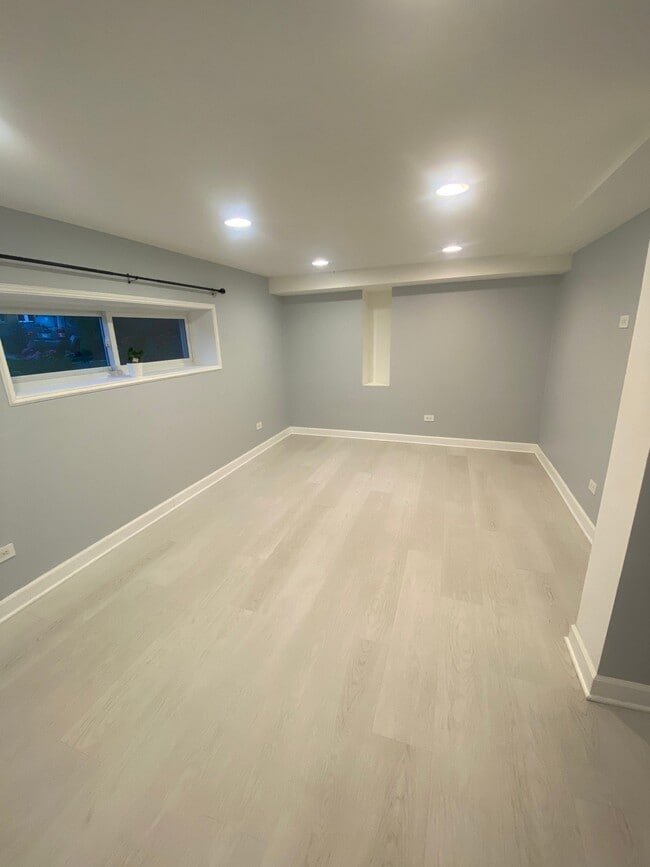 Photo - 5425 W Eddy St