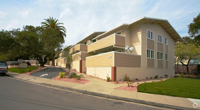 Carlmont Gardens - Carlmont Gardens Apartments