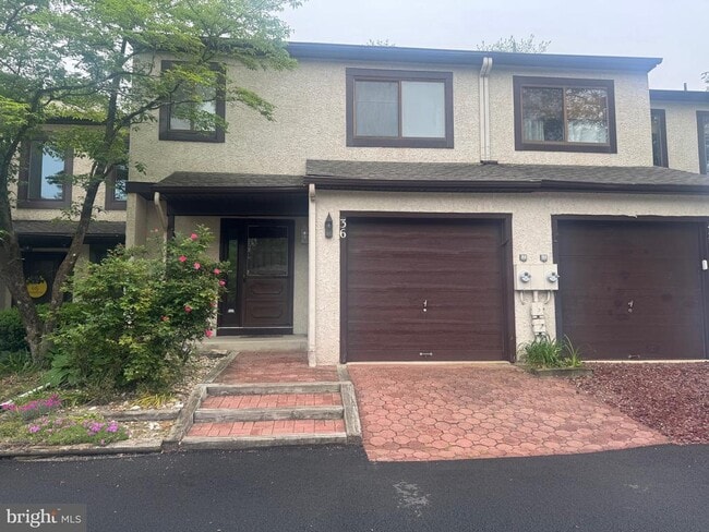 Photo - 36 5 Crown Royal Cir Townhome