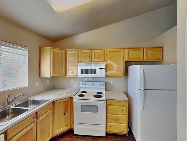 Photo - 1991 W 550 N