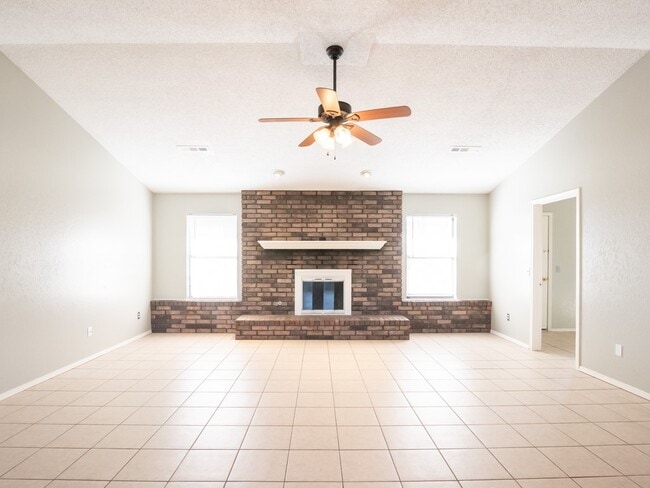 Photo - 1902 Thrush St