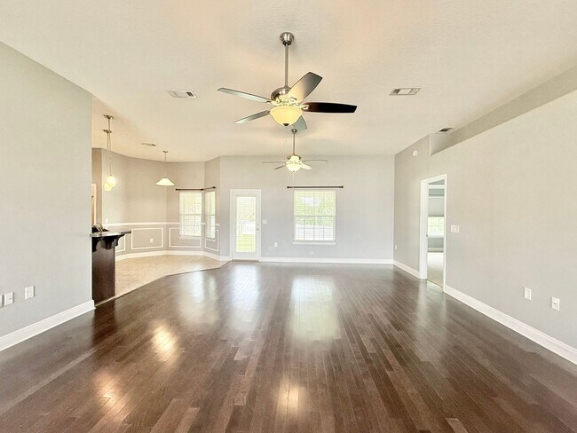 Photo - Spacious 4-Bedroom Home - Whisper Creek